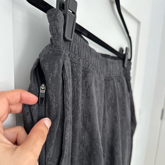 Lululemon Men’s Pace Breaker Lined 7” Shorts - Picture 4 of 11